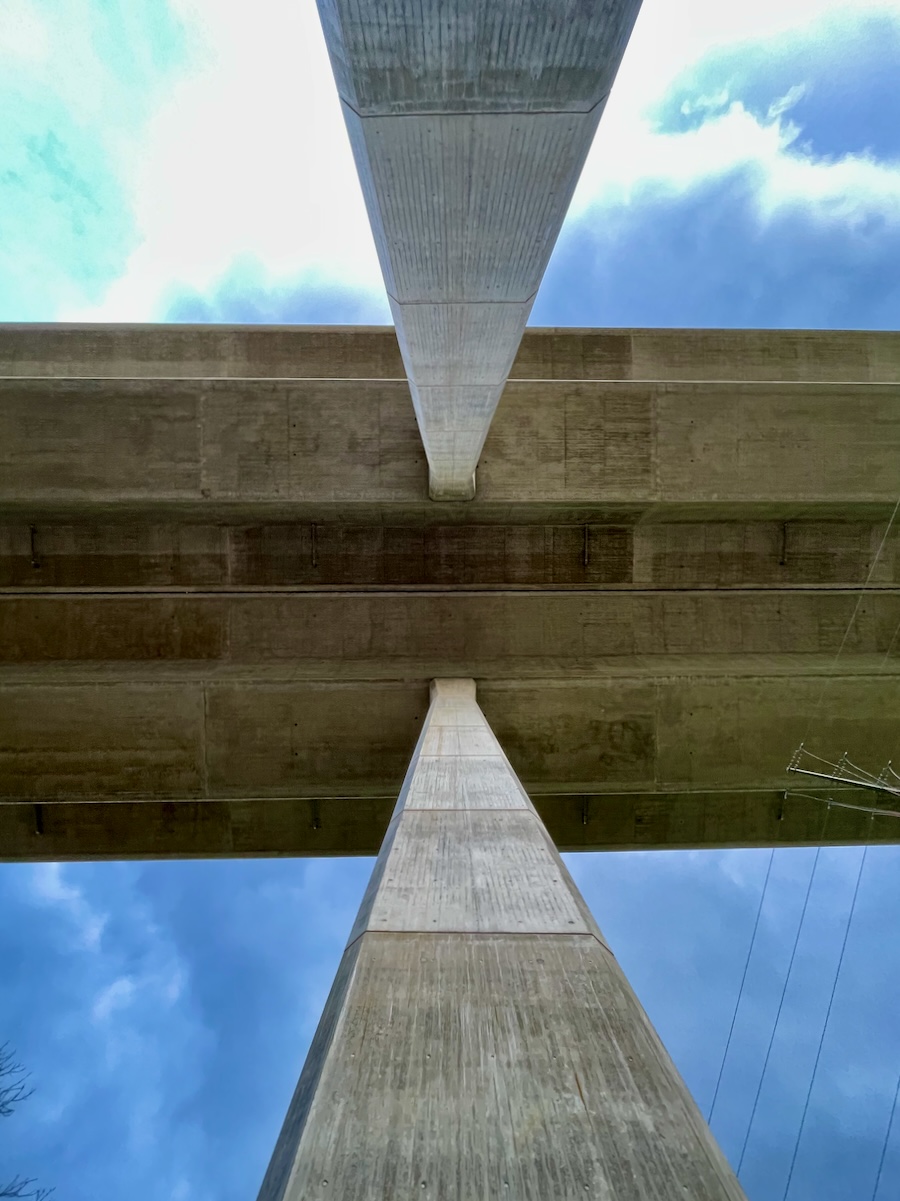 Autobahnbrücke