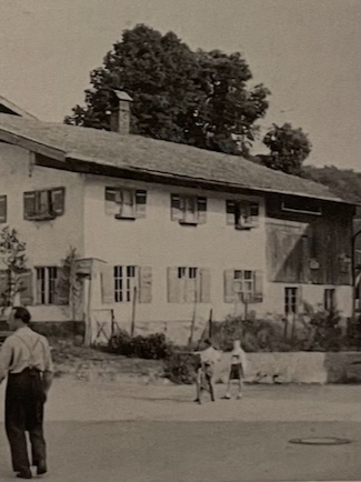 Foto von der alten Schule Vachendorf